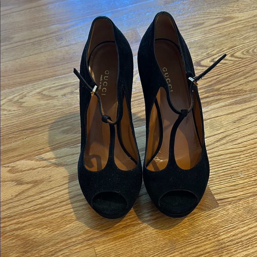 Gucci Black Peep Toe Heels with T-Strap